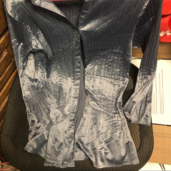 Sunny Taylor Polyester Satin Accordion Pleated Top- 489 $20 or $15 w/offer - Picture 4 of 5